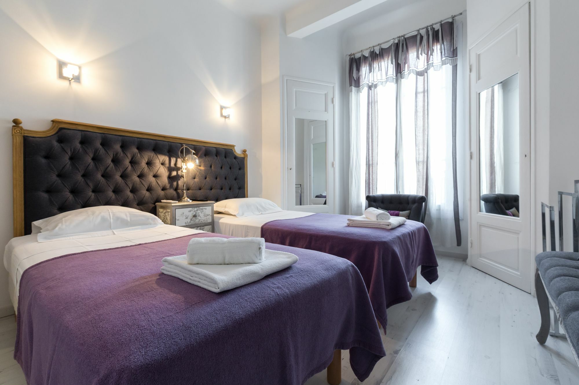 Centrally Located Modern 2 Bed Apartment In Cannes With Aircon And High Ceilings And Modern Design 696 Exterior photo