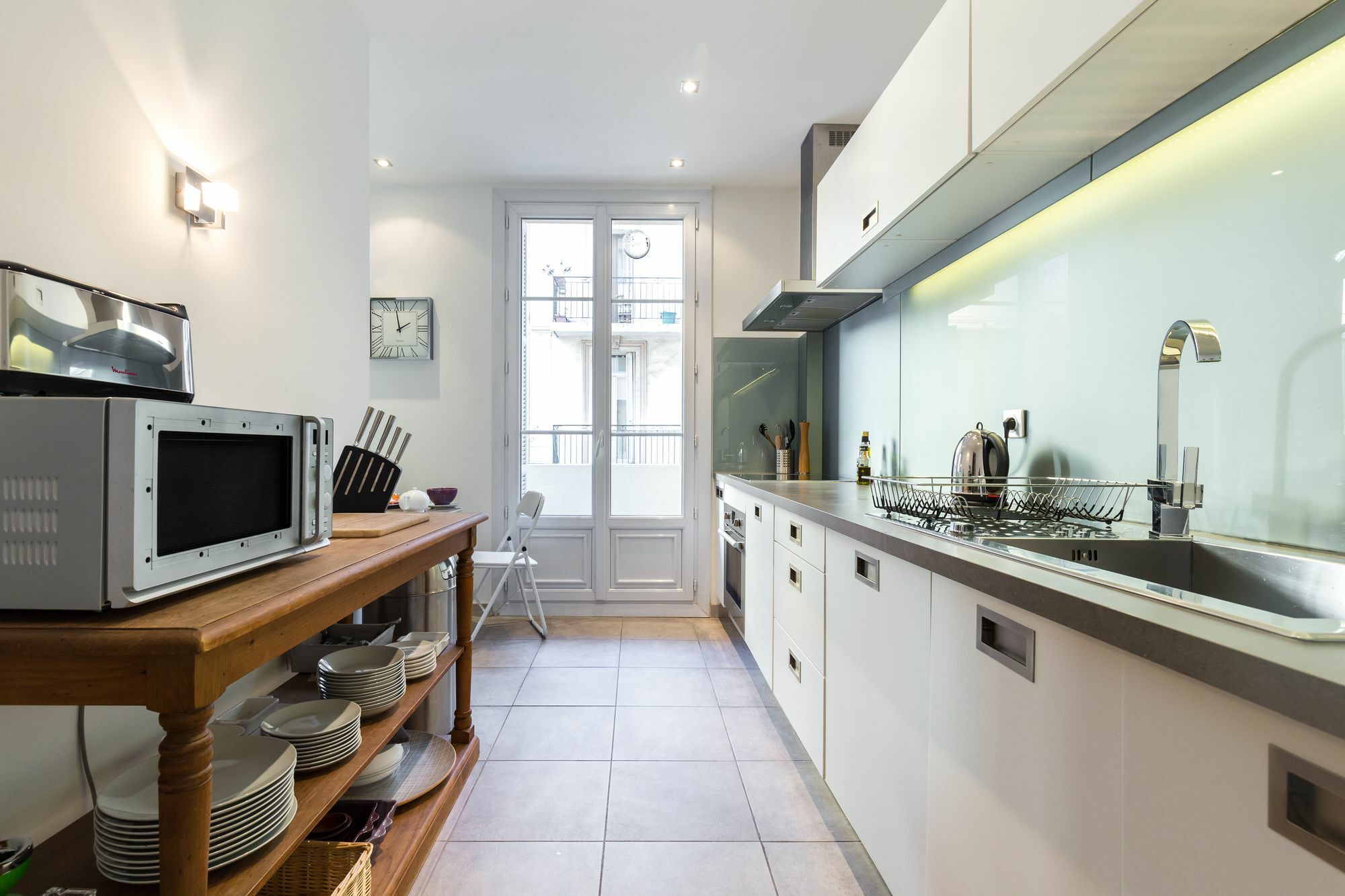 Centrally Located Modern 2 Bed Apartment In Cannes With Aircon And High Ceilings And Modern Design 696 Exterior photo