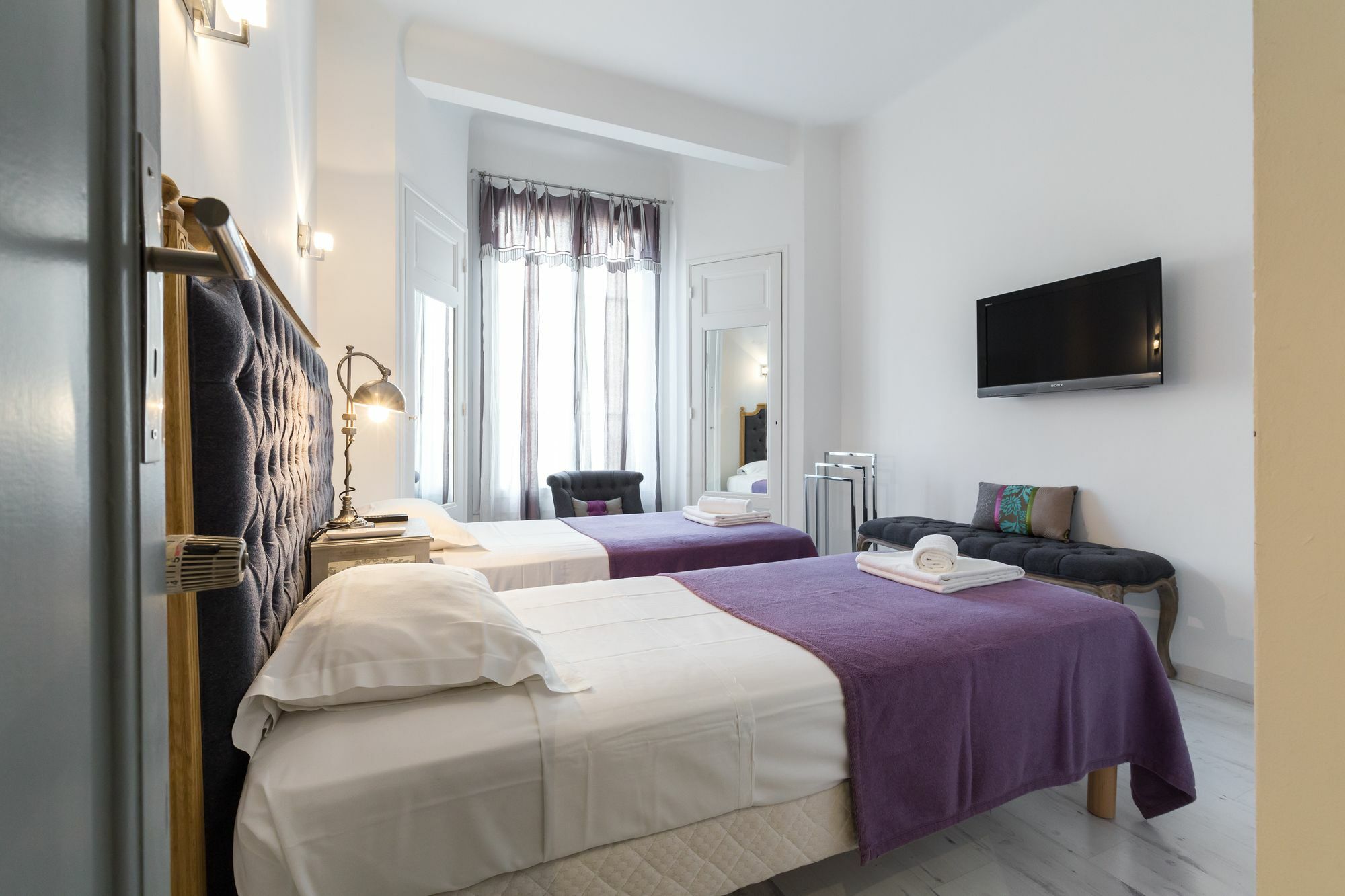 Centrally Located Modern 2 Bed Apartment In Cannes With Aircon And High Ceilings And Modern Design 696 Exterior photo